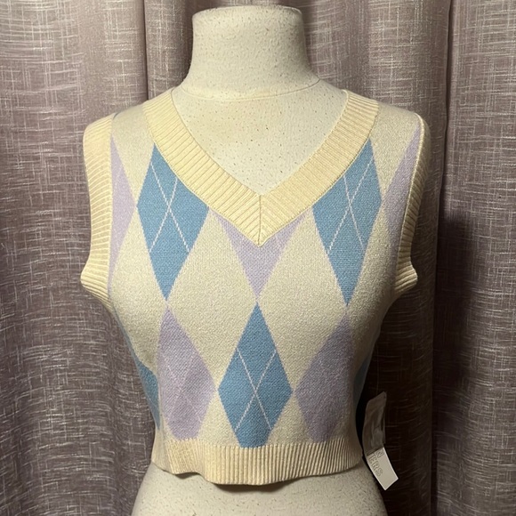 NWT Urban Outfitters cropped sweater vest - Picture 1 of 6